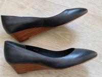 *NEU* Esprit Keilpumps Pumps; Leder;  in schwarz Größe 40 Sachsen - Bautzen Vorschau