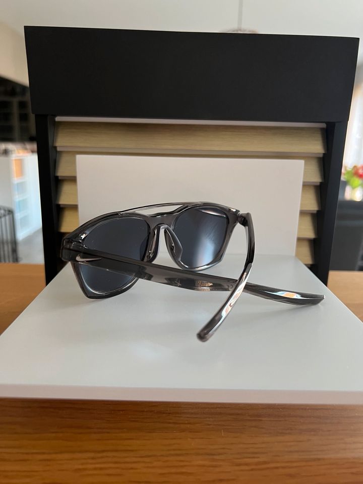 Nike Herren Sonnenbrille in Burgwedel