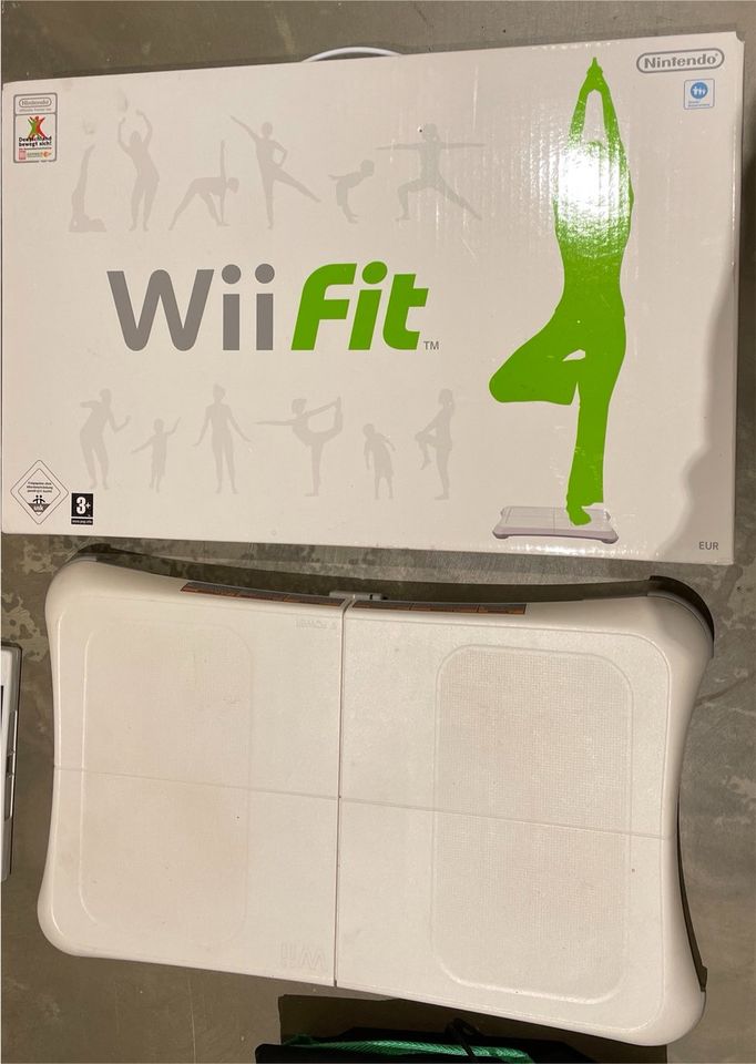 Wii Konsole mit Balance Board, 4 Spielen mit Zubehör in Osnabrück