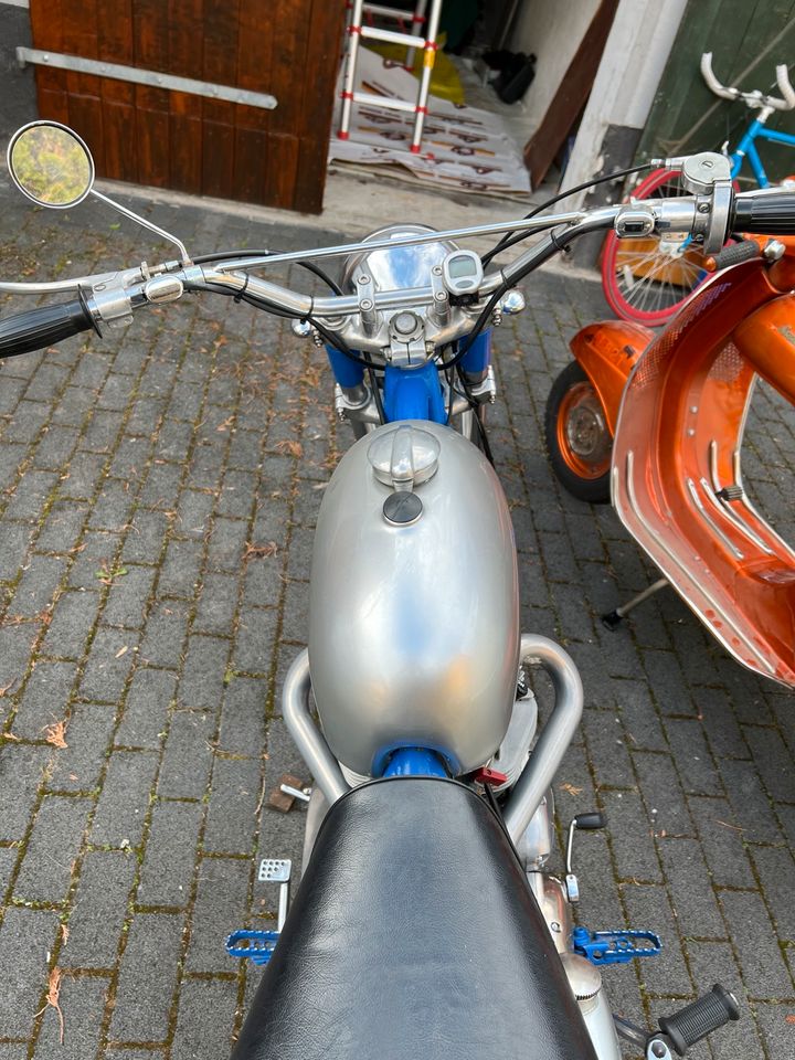 Triumph 650 TriBSA Scrambler in Berlin