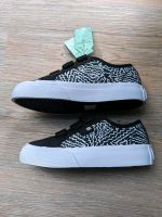 Dc Shoes Klettverschluss Sneaker 27 28 29 Größe 28,5 Sachsen - Weißwasser Vorschau