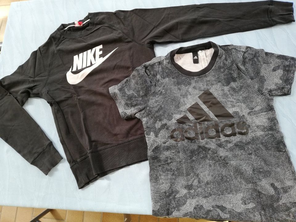 Adidas T-Shirt, Sporthosen lang und kurz und Sweatshirts, Gr. S in Auhausen