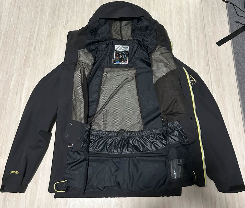 Snowboardjacke  Burton ak Gore-Tex in Dresden