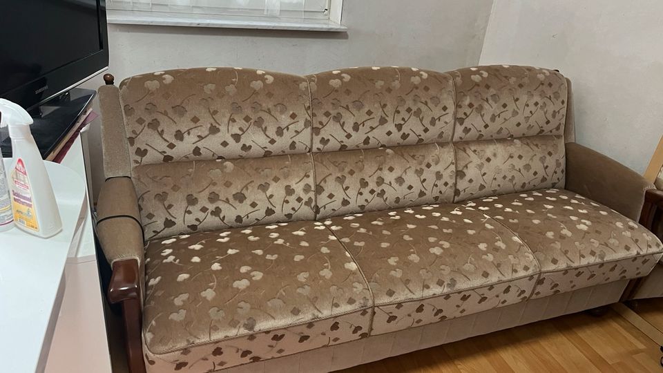 sofa mit schlaf- und stauraumfunktion in Wiesbaden