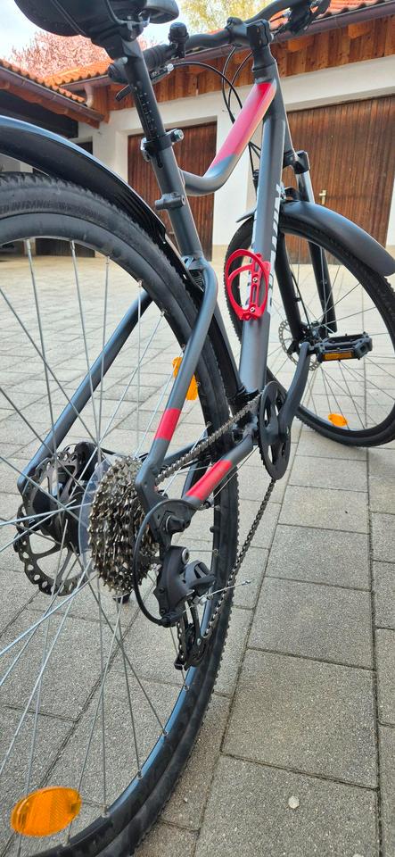 Fahrrad Riverside 500 Crossbike 28 Zoll grau / rot Größe M in Passau