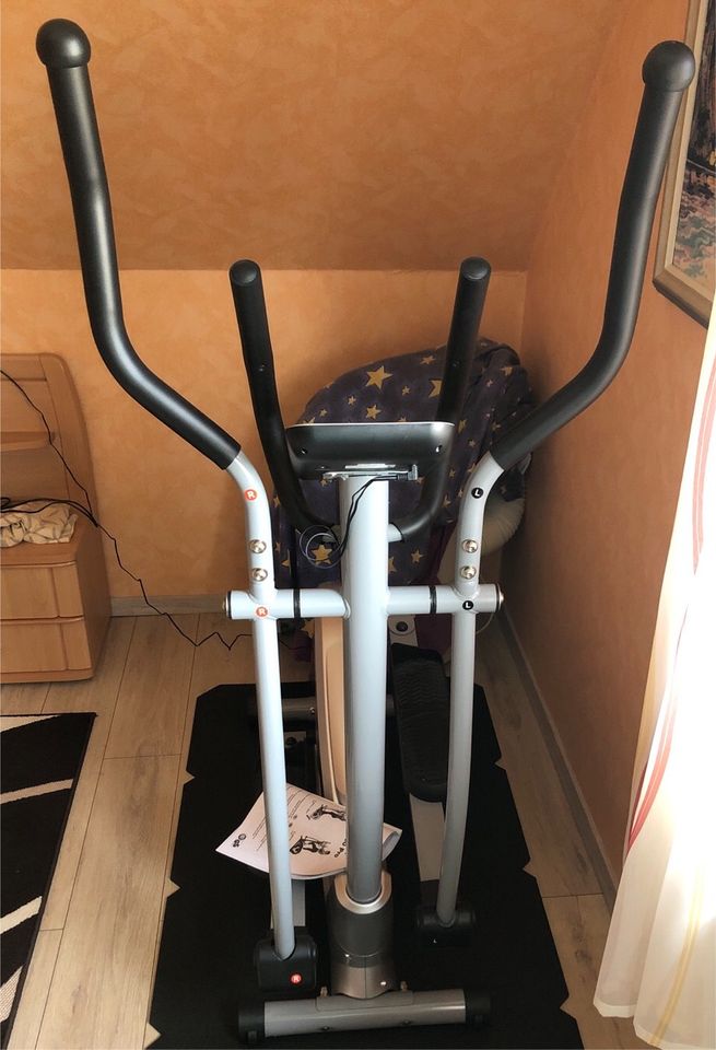 Christopeit Crosstrainer Stepper EL 5000 Pro + Boden Schutzmatten in Wriedel