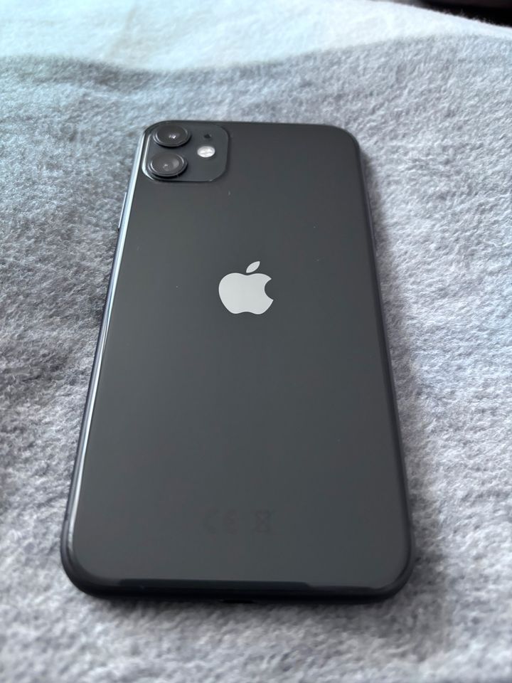 iPhone 11 64 GB Black mit OVP+ Extras in Kiel