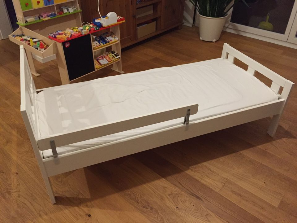 Kinderbett für 2-8 Jahre, IKEA, komplett & sehr guter Zustand in Wilhelmshorst
