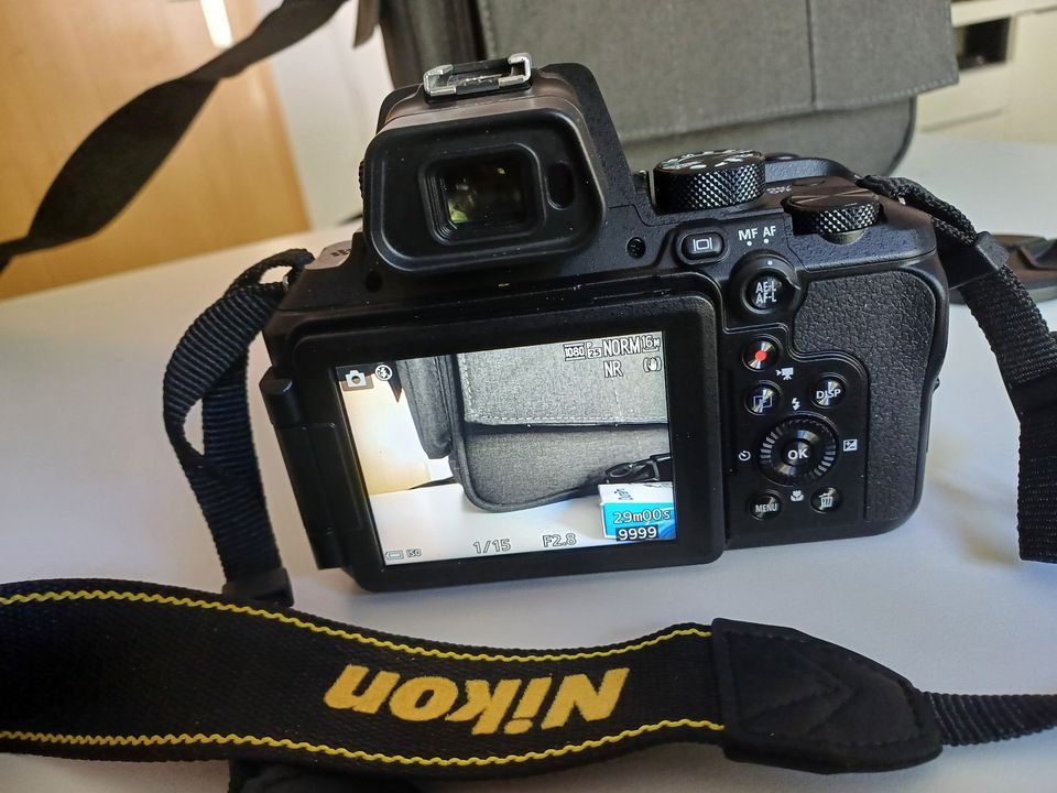 Nikon Coolpix P950 Bridge-Kamera (16 MP, 83x opt. Zoom, Bluetooth in Blaubeuren