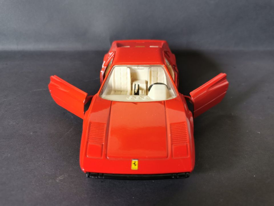 Modellauto Bburago Ferrari 308 GTB in rot Maßstab 1:24 in Bamberg