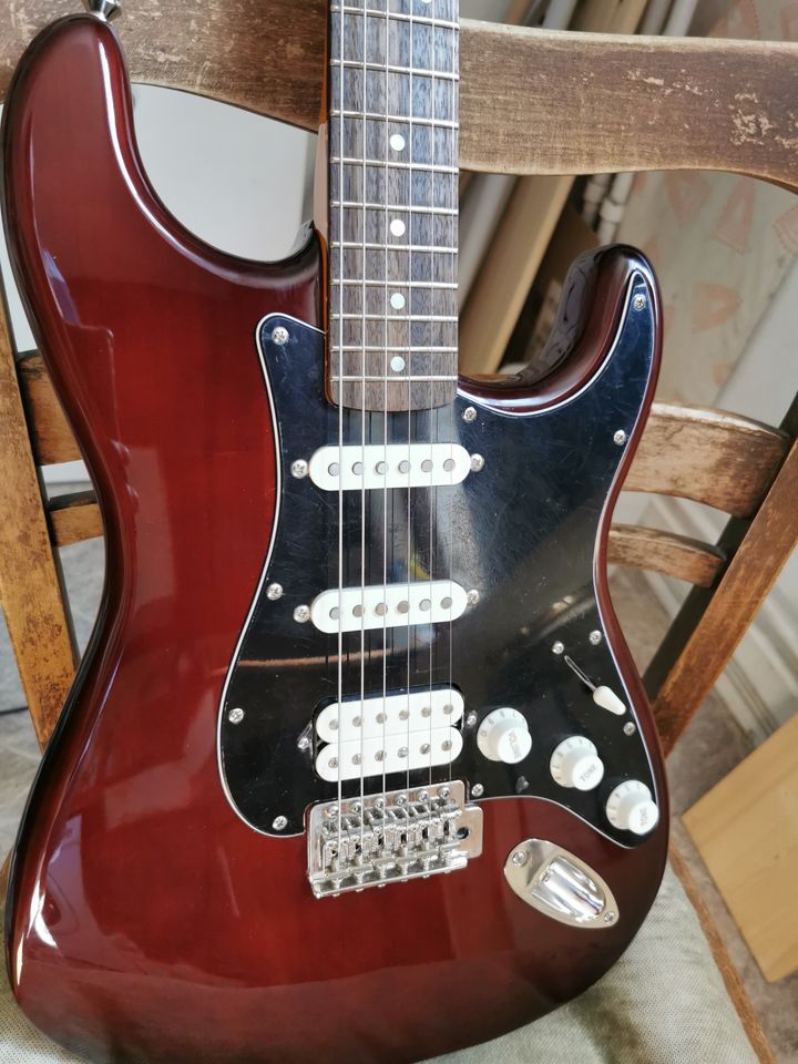 Squier Classic Vibe 70s Stratocaster, HSS Strat, by Fender in Mannheim