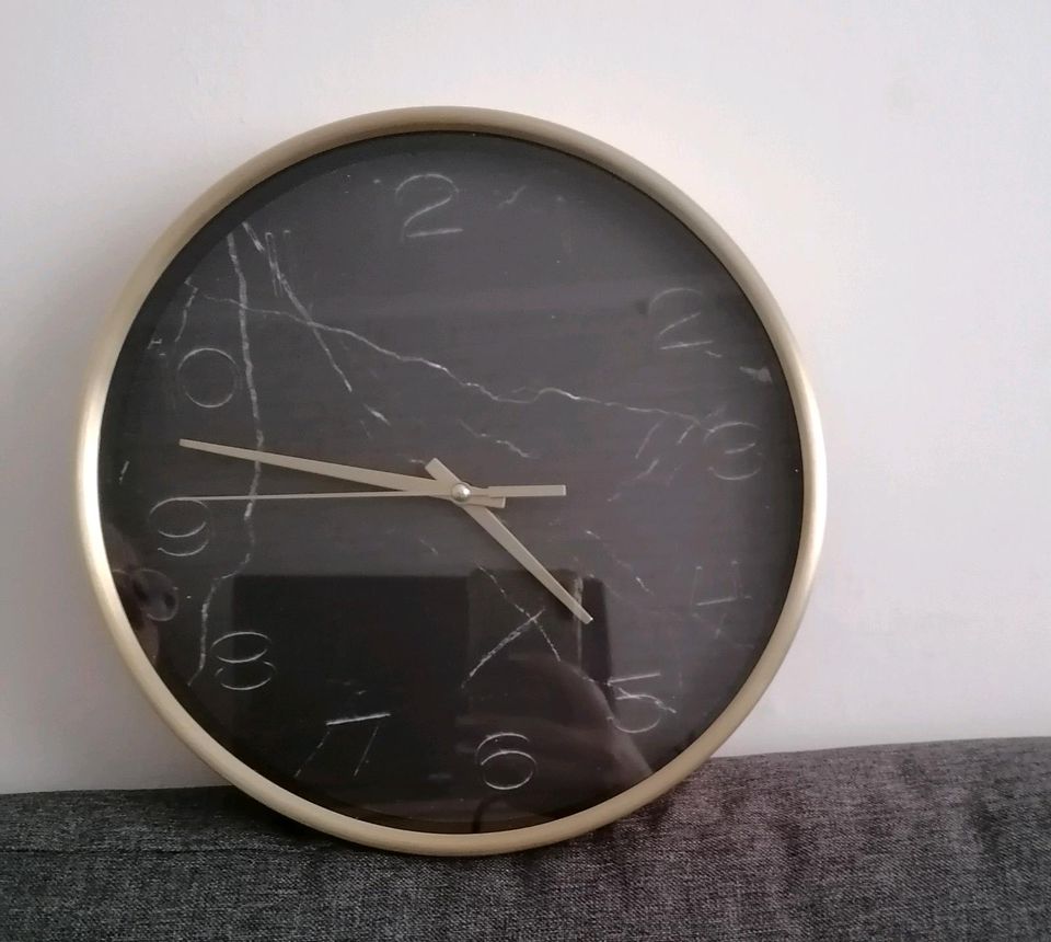 Wanduhr / Uhr in Koblenz