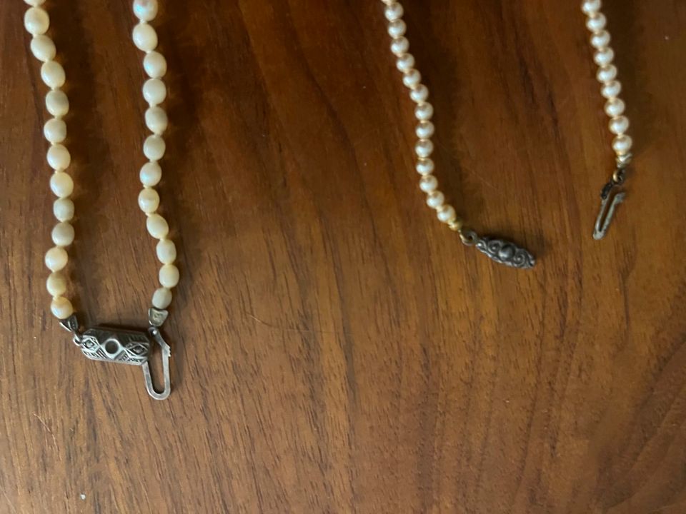 Perlenketten 4 Stück von der Oma , silberne Verschlüsse in Berlin