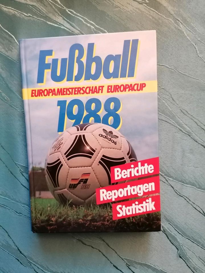 4 Fußball - Bücher (WM78 /82) usw in Rostock