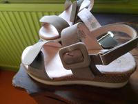 Neu! Sandalen Caprice Gr.37 /4 salbeigrün mit 3 Klettverschlüssen Thüringen - Bad Lobenstein Vorschau