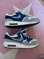 Nike Air Max Gr 38,5 Frauen / Mädchen / Jungen / 3 Paar Berlin - Charlottenburg Vorschau