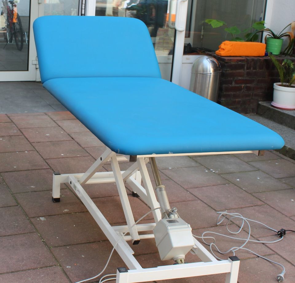 DEWERT Universalliege Therapieliege Massageliege Behandlungsliege in Duisburg