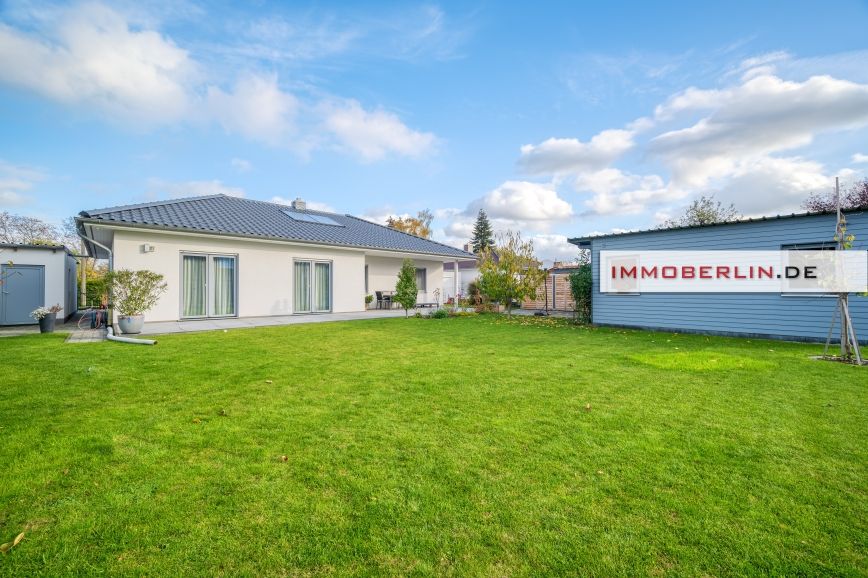 Moderner familienfreundlicher Bungalow mit Südwestgarten in Berlin