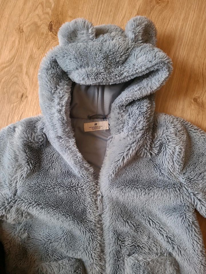 H&M Mädchen Jacke 146/152 Teddyfell hellblau Winterjacke in Eppstein