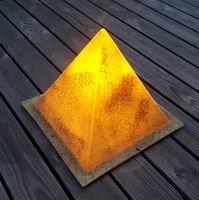 grosse Pyramiden Leuchte Fiberglas GFK - outdoor-geeignet Baden-Württemberg - Ellwangen (Jagst) Vorschau