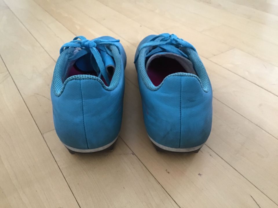 Fußballschuhe Stollen Schuhe Adidas Mädchen gr. 35 in Neunkirchen-Seelscheid