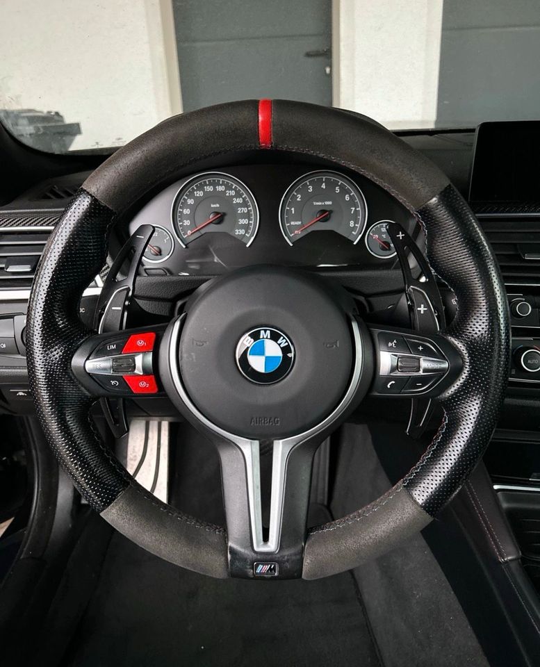 BMW M4 Coupé schwarz mit roter Leder Ausstattung in Landshut
