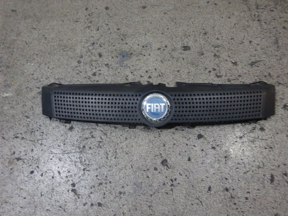 Fiat Panda 169 Kühlergrill Grill Frontgrill Frontmaske 735314236 in Bruchsal