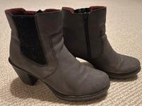 Graue Stiefelette Niedersachsen - Seggebruch Vorschau