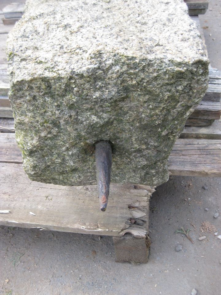 Granitsäule 170cm Granitsteele Zaunsäule antik Steele Säule in Mitterteich