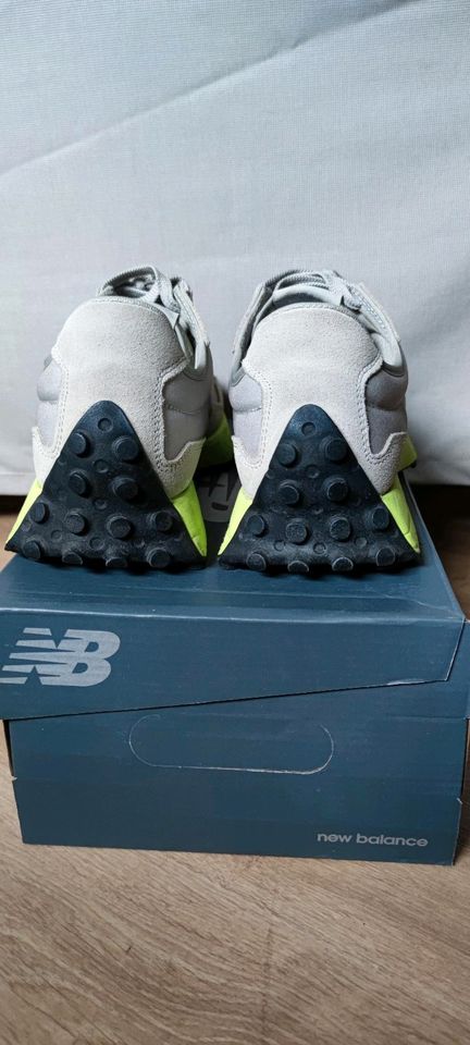 New Balance 327 lemon slush  grey EU 44 in Sauerthal