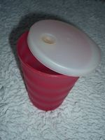 Tupperware Trinkbecher mit Deckel Strohhalmbecher pink Hessen - Langen (Hessen) Vorschau