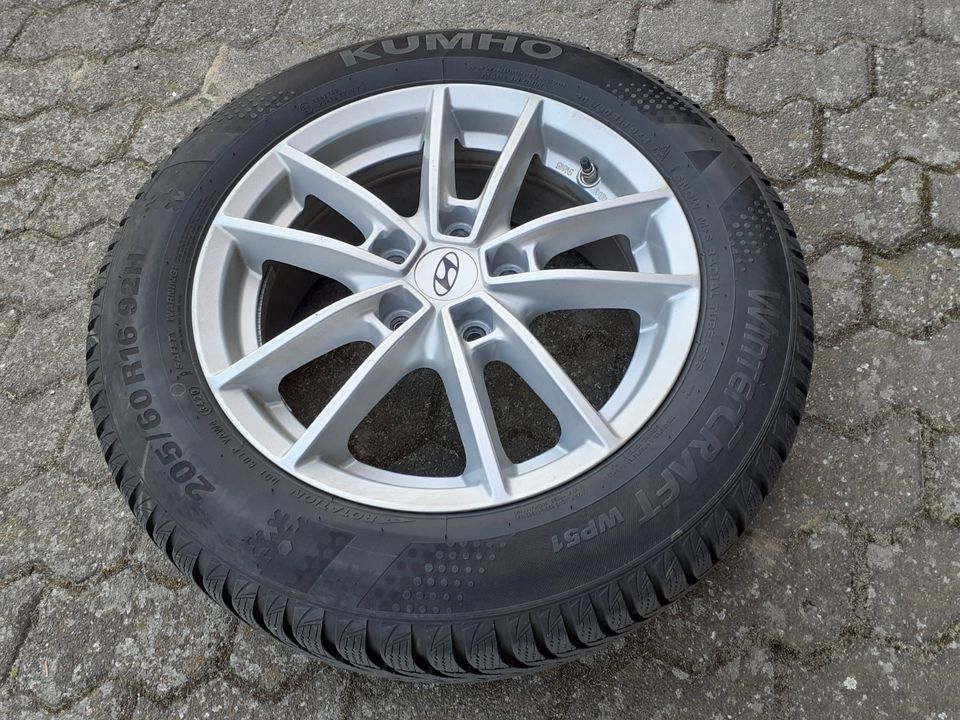 4 x Winterreifen 205/60 R16 92H KUMHO Wintercraft WP 51 mit Felge in Hüllhorst