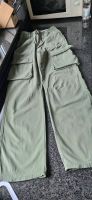 Bershka Hose Medium Rise Cargo Straight, Gr. 36,Loose fit Bonn - Beuel Vorschau