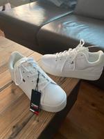 Tommy Hilfiger Schuhe Sneaker Größe 41 neu mit Ovp Nordrhein-Westfalen - Dorsten Vorschau