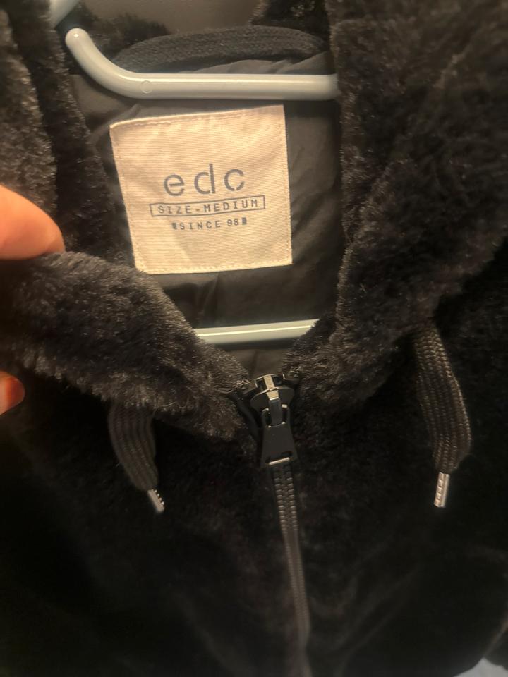 Esprit Flauschjacke mit Kaputze warm schwarz Gr. M neuwertig in Alsdorf