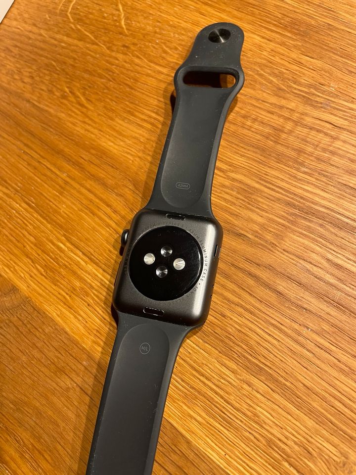 Apple Watch Series 3 - 42mm Space Grau in Korntal-Münchingen