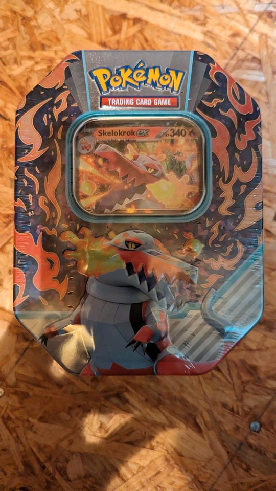 Pokemon Tin Box Skelokrok DE in Großenhain