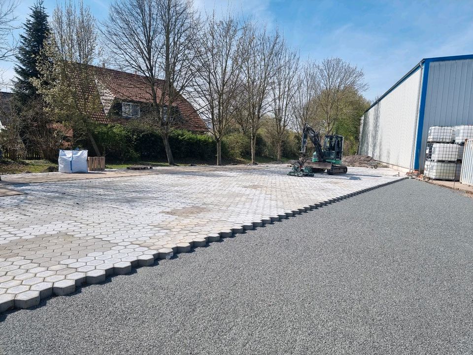 Pflasterarbeiten Beton Steine Maschine Verlegung Gartenwege in Tornesch