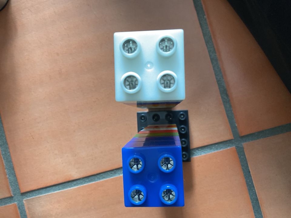 Lego, Stax mit Batterie und 20 Lichtbausteinen. in Neuwied