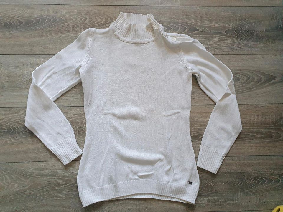 Pullover weiß mit Knöpfen Gr. 36/38 in Garbsen