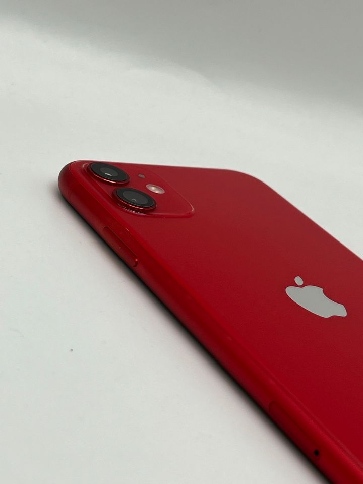 Apple iPhone 11 / 64GB / Top Zustand / + Zubehör in Neumünster