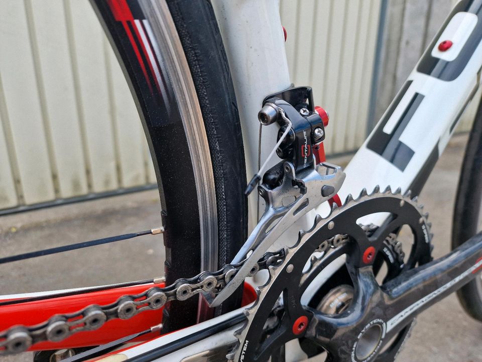 Focus Izalco Pro Vollcarbon-Rennrad Campagnolo Centaur in Köln