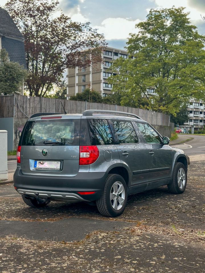 Skoda Yeti 1.4 TSI - Benzin - 122 PS - Tempomat - 8.-Fach bereift in Nidderau