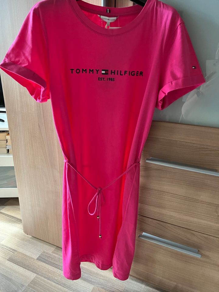 Sommerkleid, neu von Tommy Hilfiger zu verkaufen in Büdelsdorf