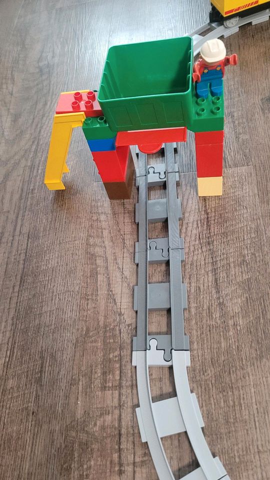 Lego Duplo Konvolut Eisenbahn Lok Wagon Bahnhof Schienen in Kenzingen