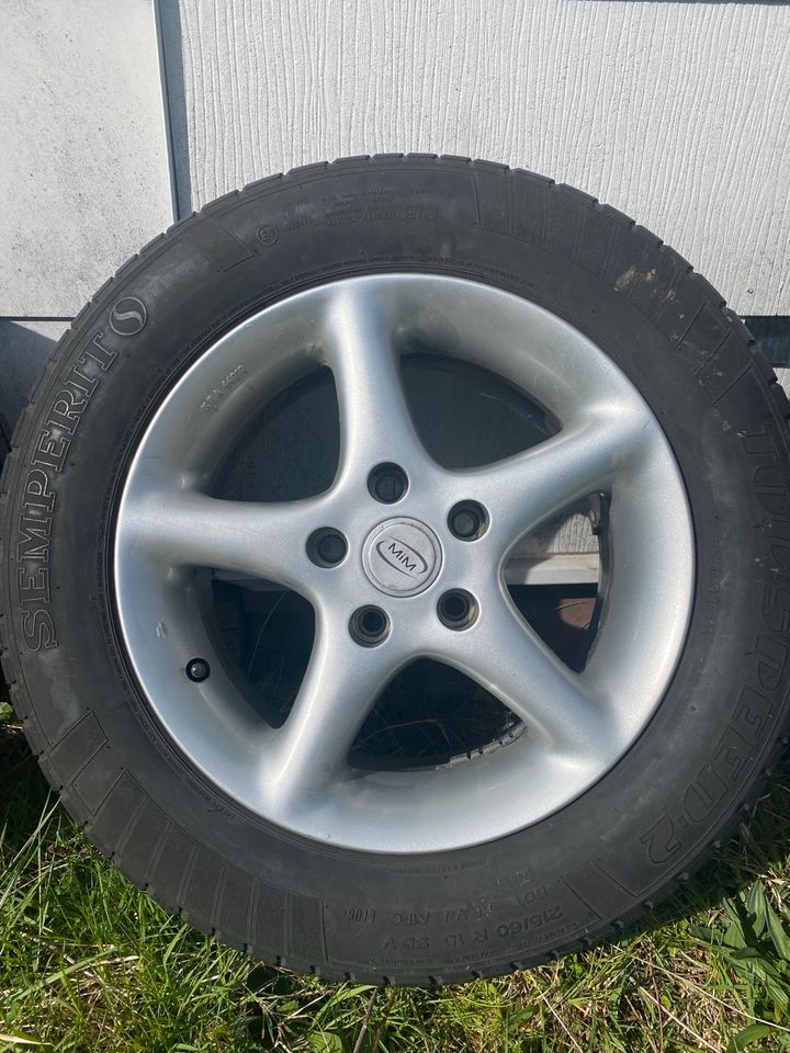 Sommerreifen mit Alufelgen 215/60 R15 95V in Günzburg