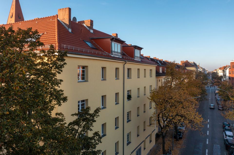 Anlegen nahe des Neuköllner Schillerkiezes: Vermietete 2,5-Zimmerwohnung mit Balkon in Berlin