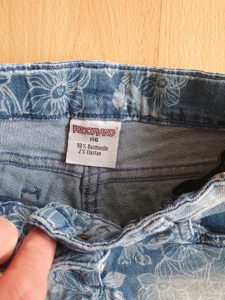 Pocopiano Jeans, kurze Hose Gr. 116 verstellbar- Mädchen in Augustdorf