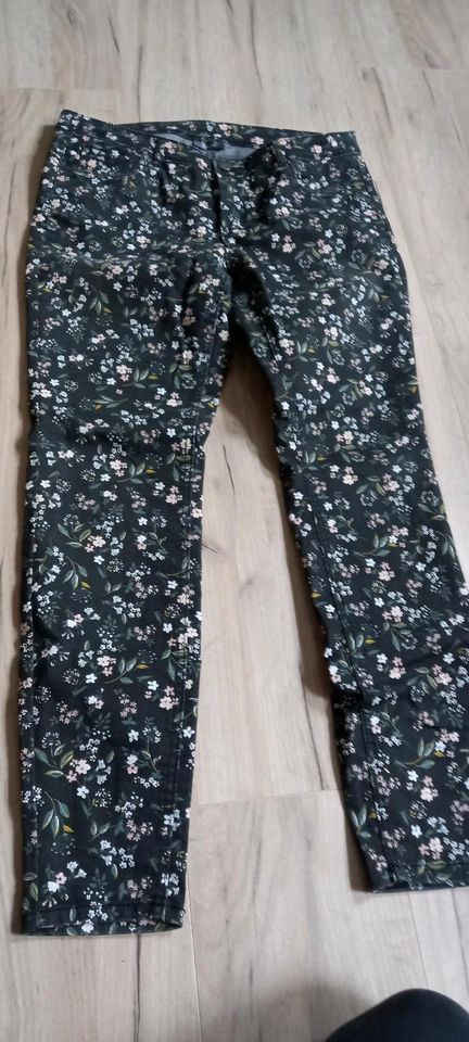 Jeans damen gr. 42 Blumen in Clenze