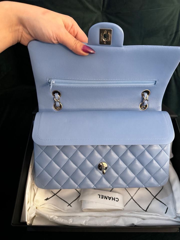 Chanel Tasche Flap Bag Blau * Sky Blue* NEU* verklebt in Frankfurt am Main